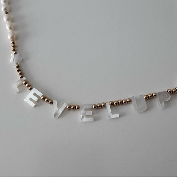 Elegant Pearl and Gold Beaded Necklace - Picture 4 of 4